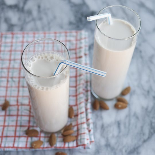 Как сделать миндальное молоко 1