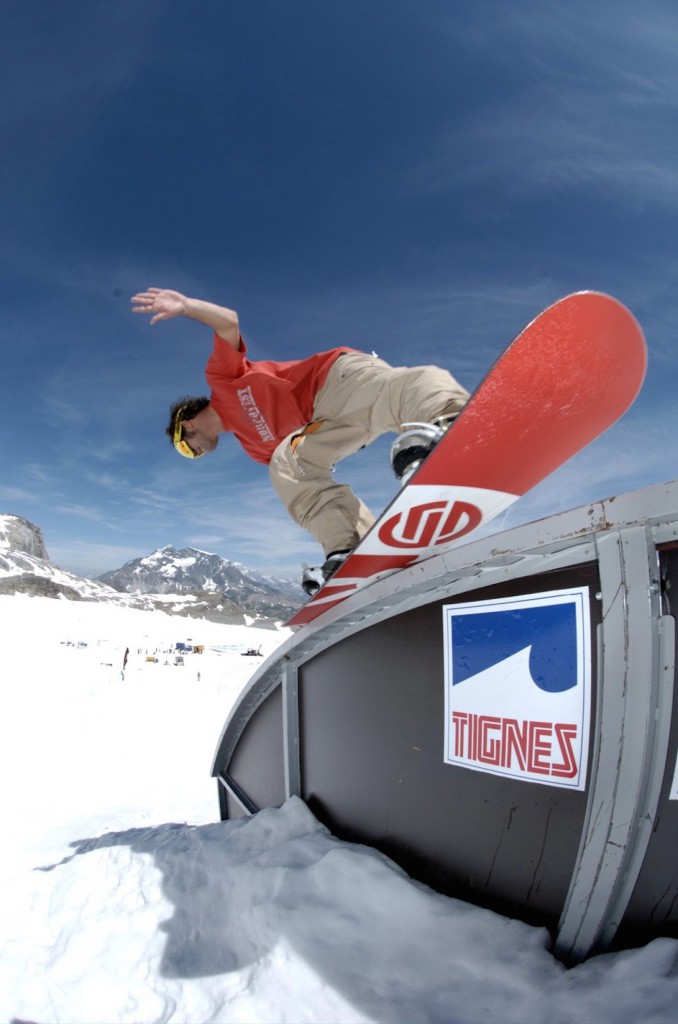 Alps2Alps-Snowboarding-in-Tignes