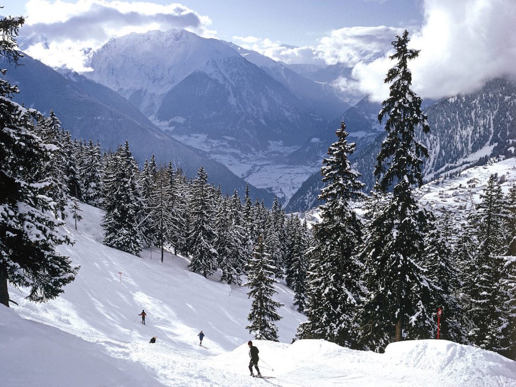 Skiing-in-the-Swiss-Alps