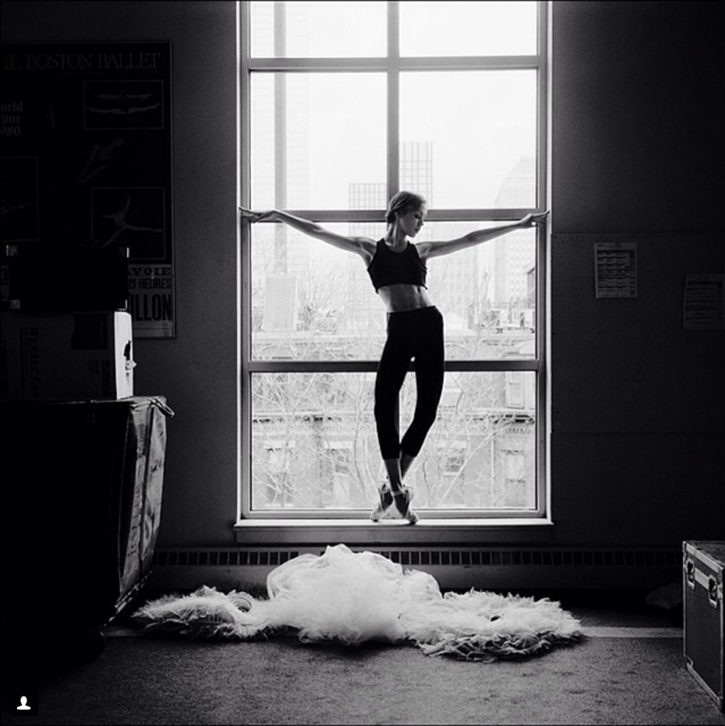 Балерина Kelsey Ivana-Hellebuyck из Pennsylvania Ballet в Бостоне.