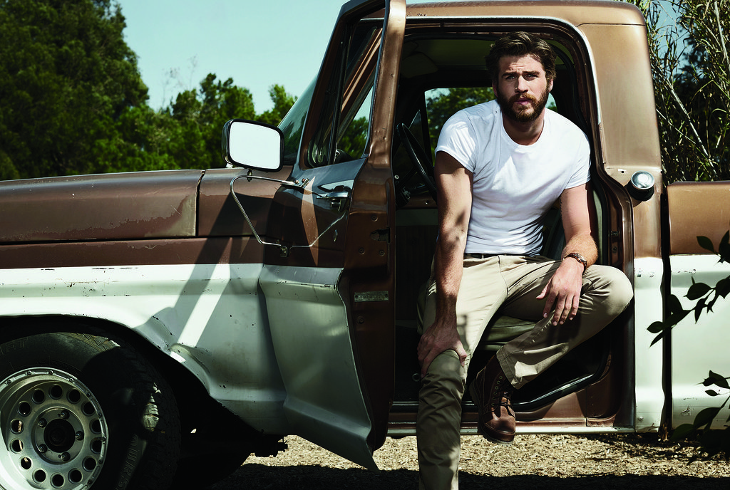 Liam-Hemsworth-Men-Fitness-December-2014-Pictures