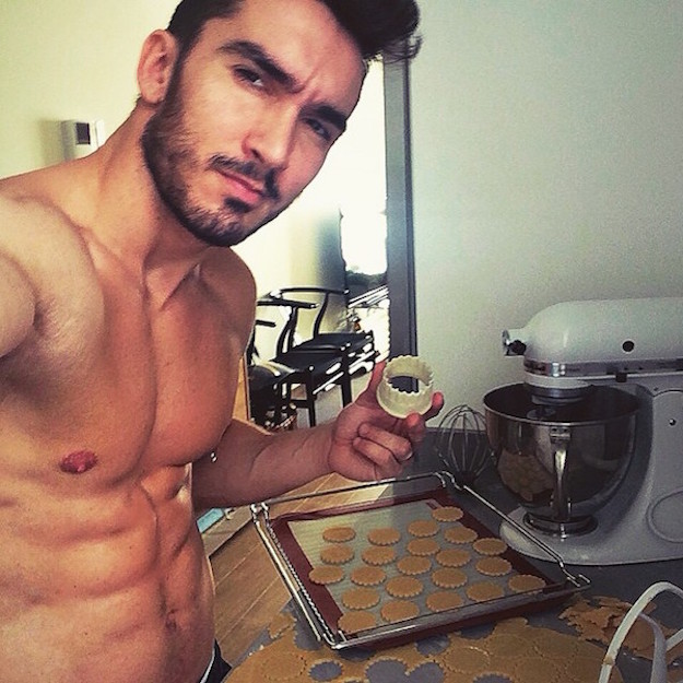 Hot-Guys-Cooking-EMGN17