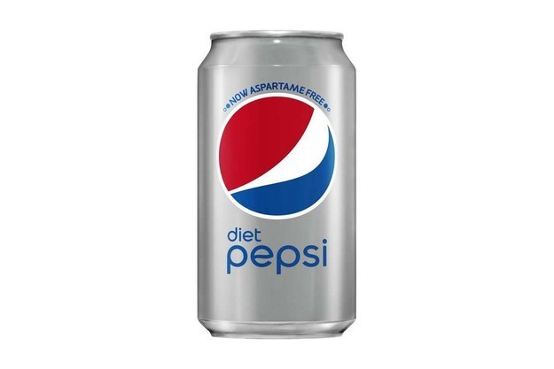 На прилавках в США появились банки Diet Pepsi с надписью "NOW ASPARTAME FREE", но в России мы таких не увидим.