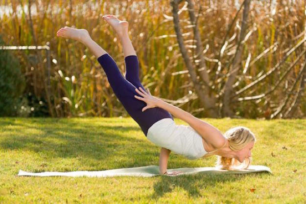 15-advanced-yoga-poses-that-will-blow-your-mind-Wounded-Peacock