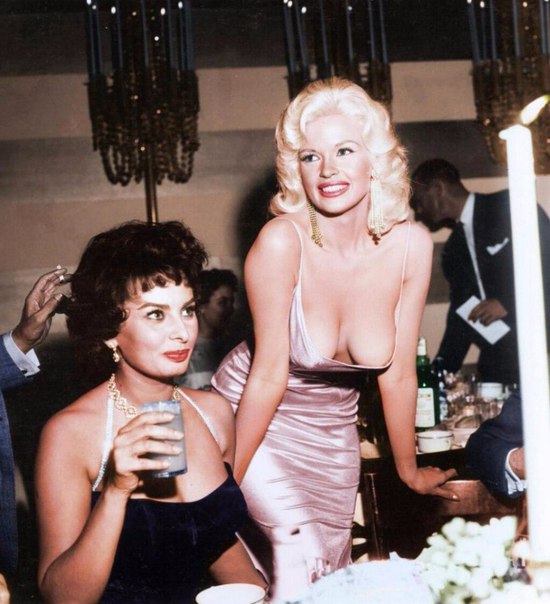 Актрисы Софи Лорен и Джейн Мэнсфилд, 1957 год