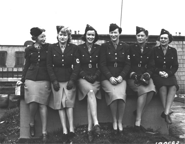 Women-in-unifrom-of-World-War-II
