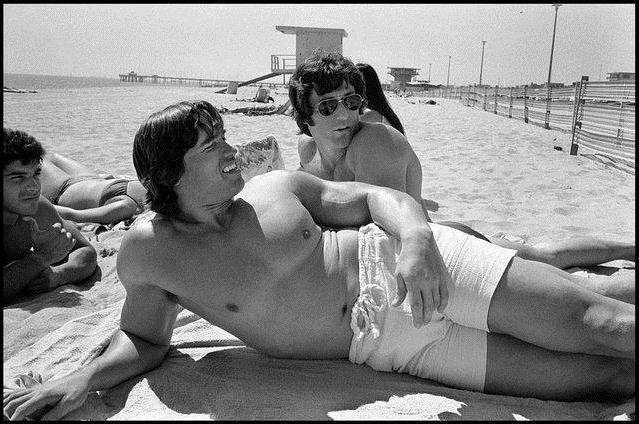 Арнольд Шварцнегер отдыхает на пляже, США, 1977 год