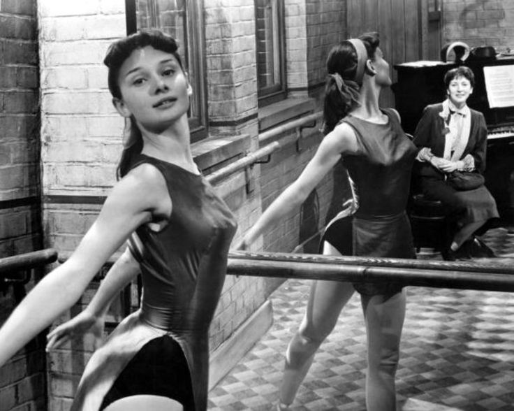 Одри Хепберн на съёмках фильма The Secret People, 1952, Великобритания