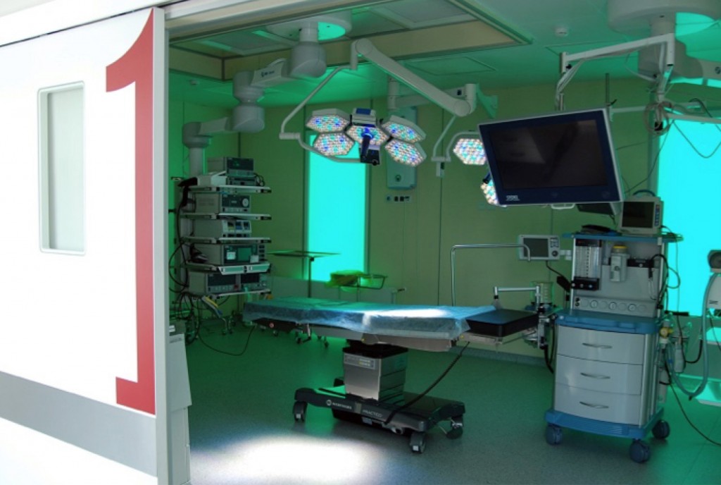 Для операции выбирайте опытного врача и клинику с современным оборудованием.