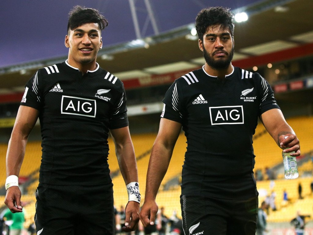 Братья Риеко Иоане (слева) и Акира Иоане играют в регби за Новую Зеландию.